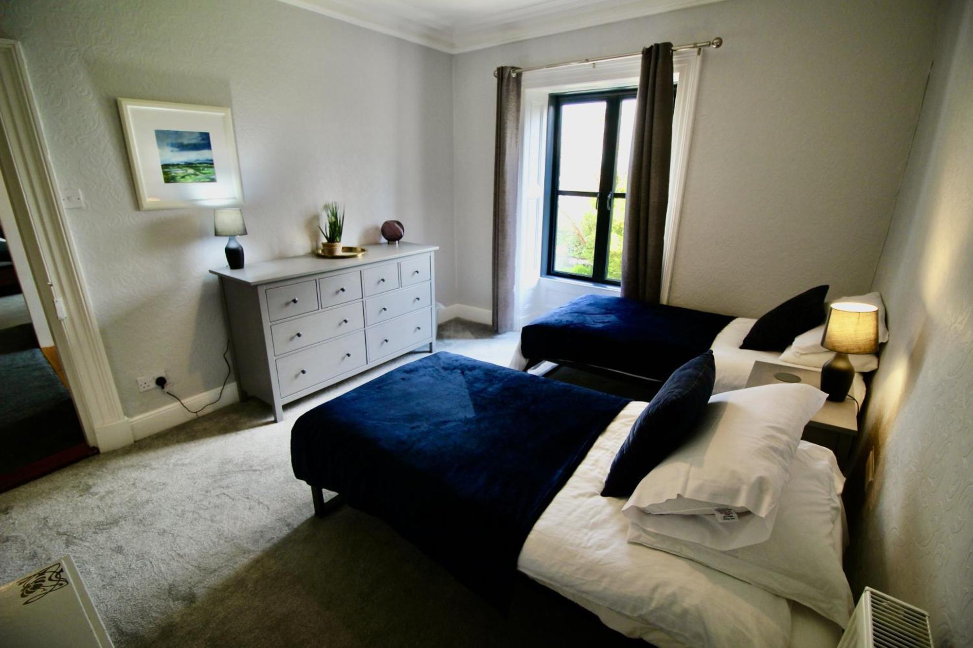 Llanfair Hall, Dog Friendly, Cinema, Games Room, Hot Tub *