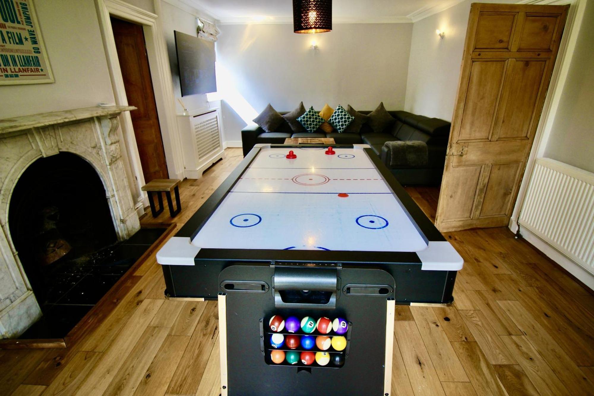 Casa de Férias Llanfair Hall, Dog Friendly, Cinema, Games Room, Hot Tub *