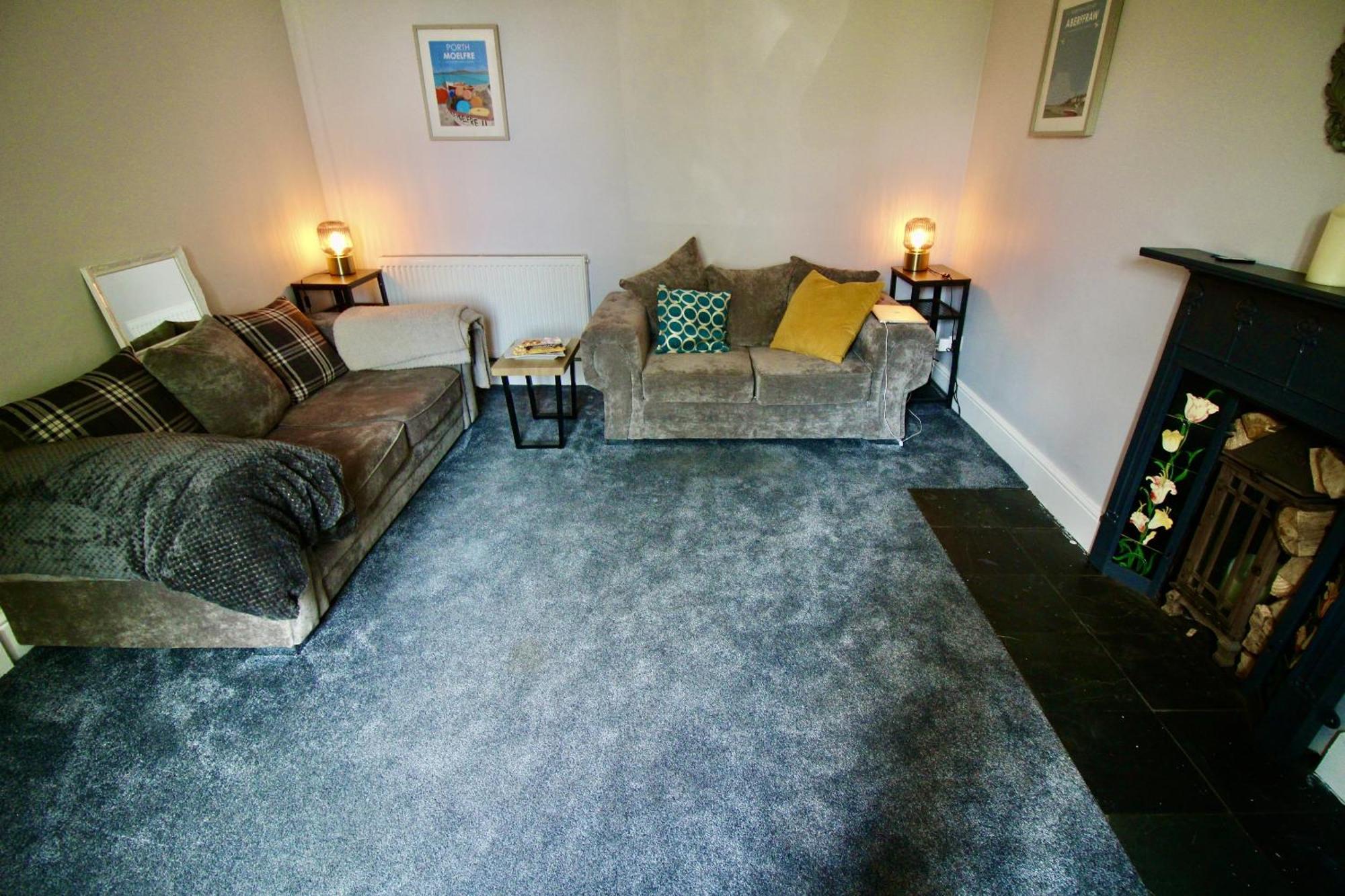 Llanfair Hall, Dog Friendly, Cinema, Games Room, Hot Tub * Llanfairpwllgwyngyll