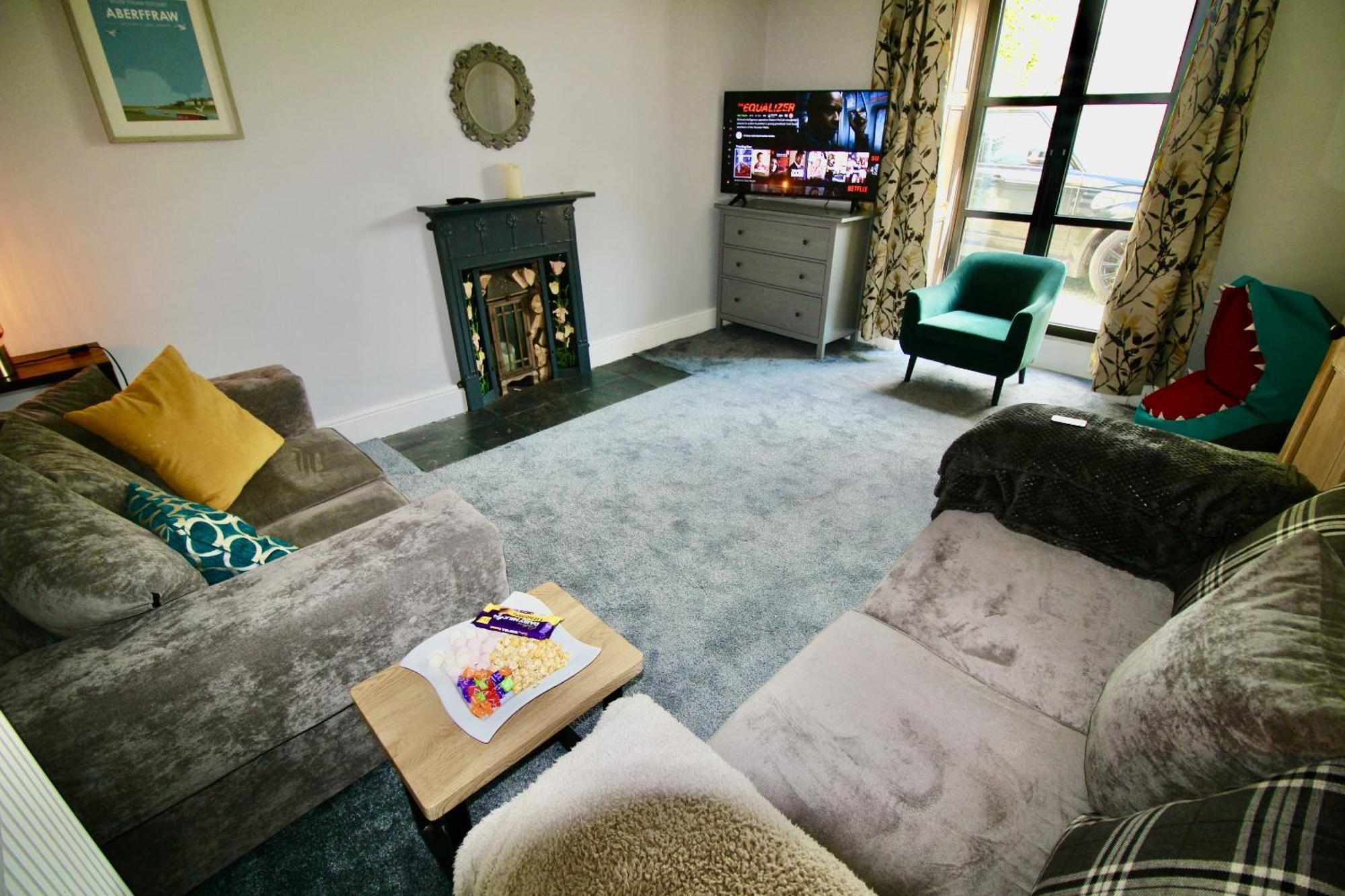 Llanfair Hall, Dog Friendly, Cinema, Games Room, Hot Tub Casa de Férias *