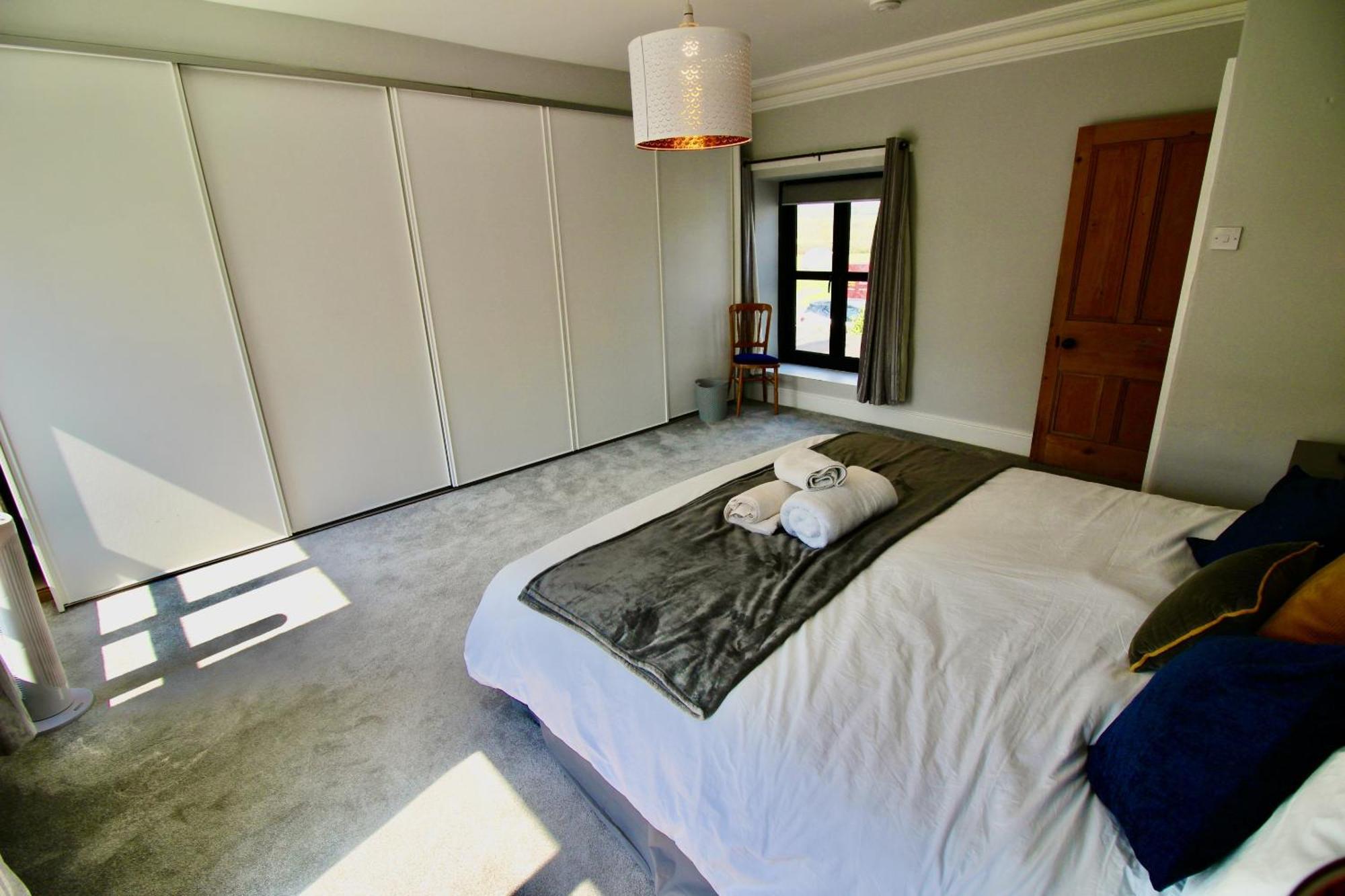 Llanfair Hall, Dog Friendly, Cinema, Games Room, Hot Tub
