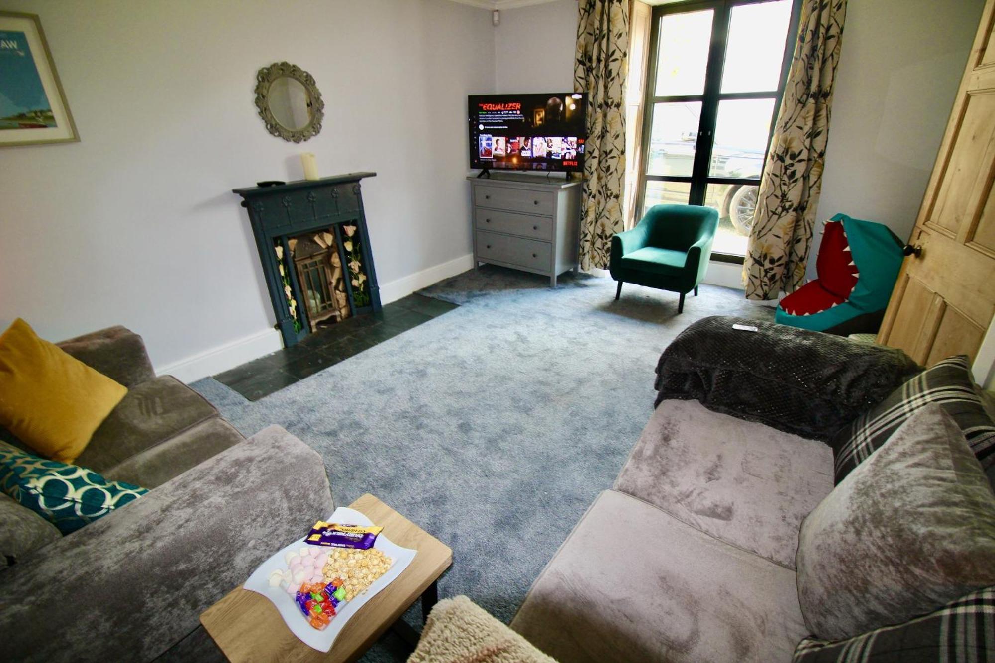 Casa de Férias Llanfair Hall, Dog Friendly, Cinema, Games Room, Hot Tub Llanfairpwllgwyngyll