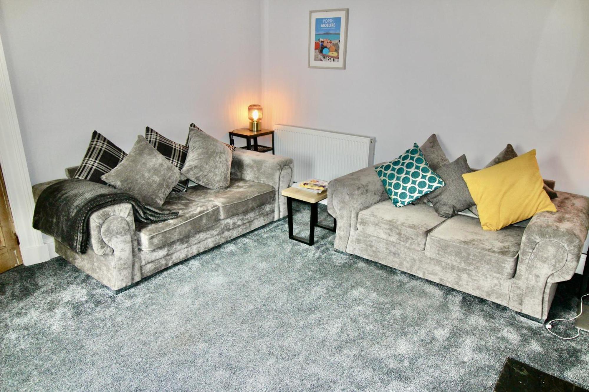 Llanfair Hall, Dog Friendly, Cinema, Games Room, Hot Tub * Llanfairpwllgwyngyll