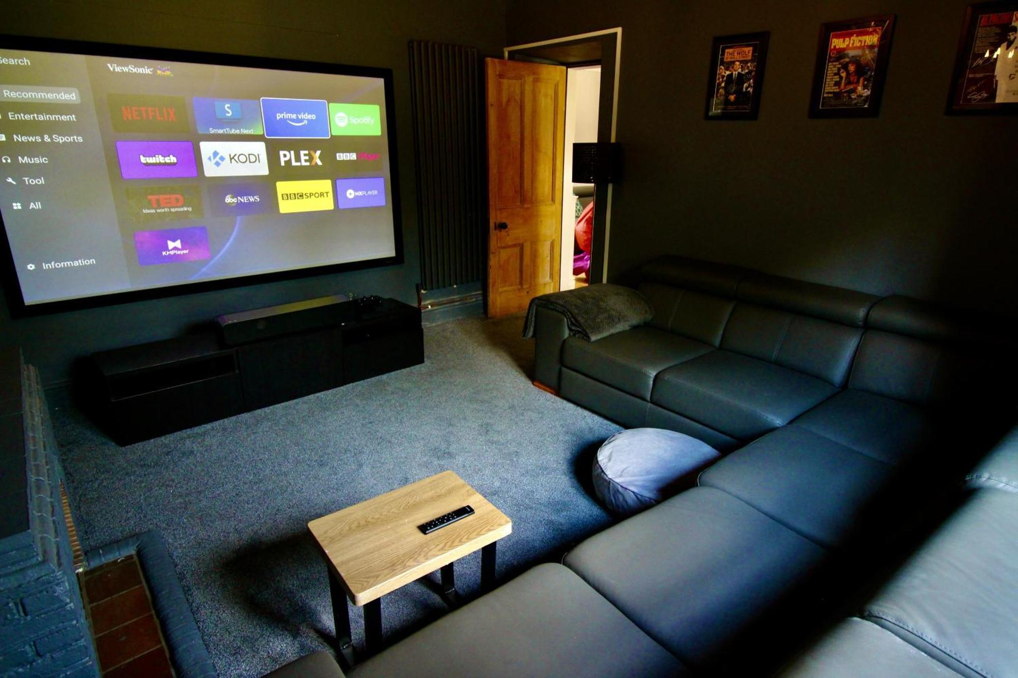 Llanfair Hall, Dog Friendly, Cinema, Games Room, Hot Tub Casa de Férias *