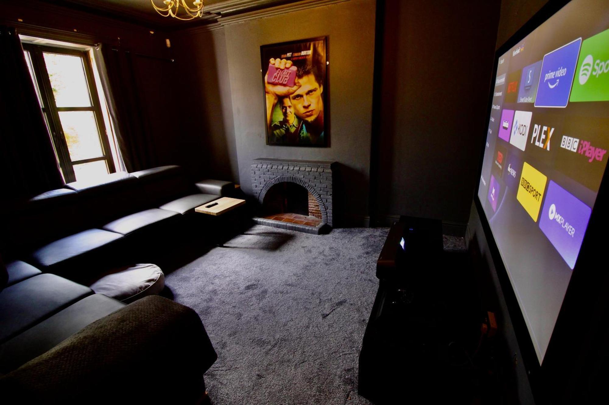 Llanfair Hall, Dog Friendly, Cinema, Games Room, Hot Tub