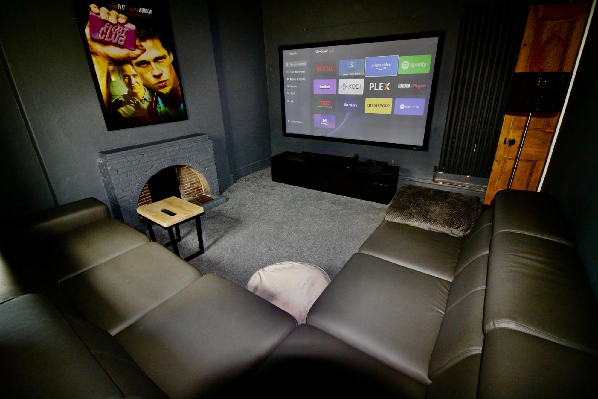Llanfair Hall, Dog Friendly, Cinema, Games Room, Hot Tub Casa de Férias *